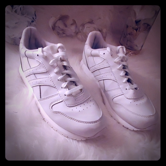 cross trekkers tennis shoes